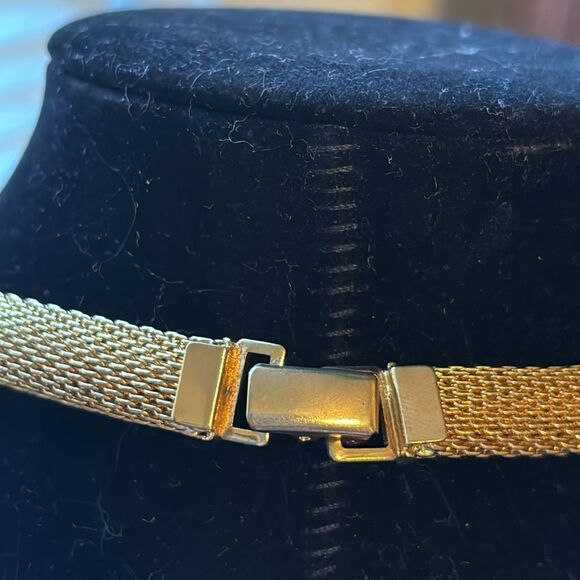 Vintage Gold Tone Mesh Choker Necklace Band with small x detailing - Picture 4 of 5